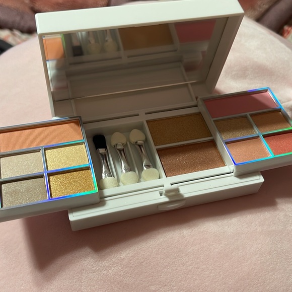 Mini Travel Makeup Palette - Picture 2 of 8